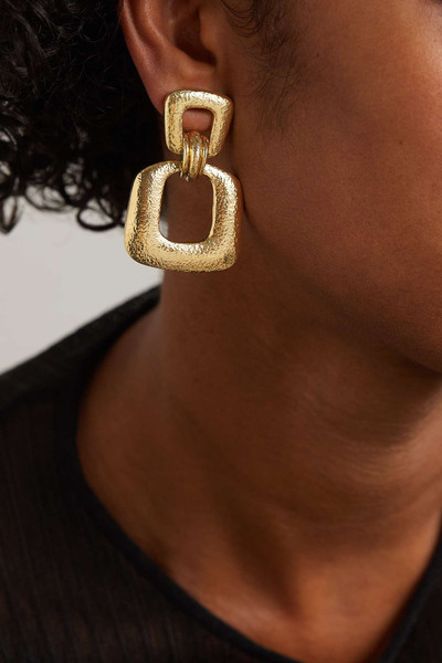 DAVID WEBB Retro Hoop 18-karat gold clip earrings outlook