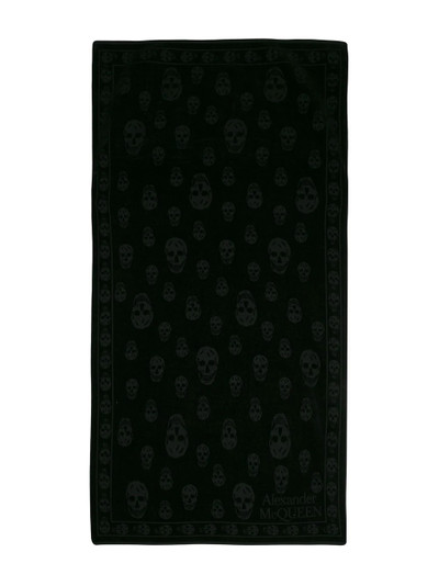 Alexander McQueen skull-embroidered beach towel outlook