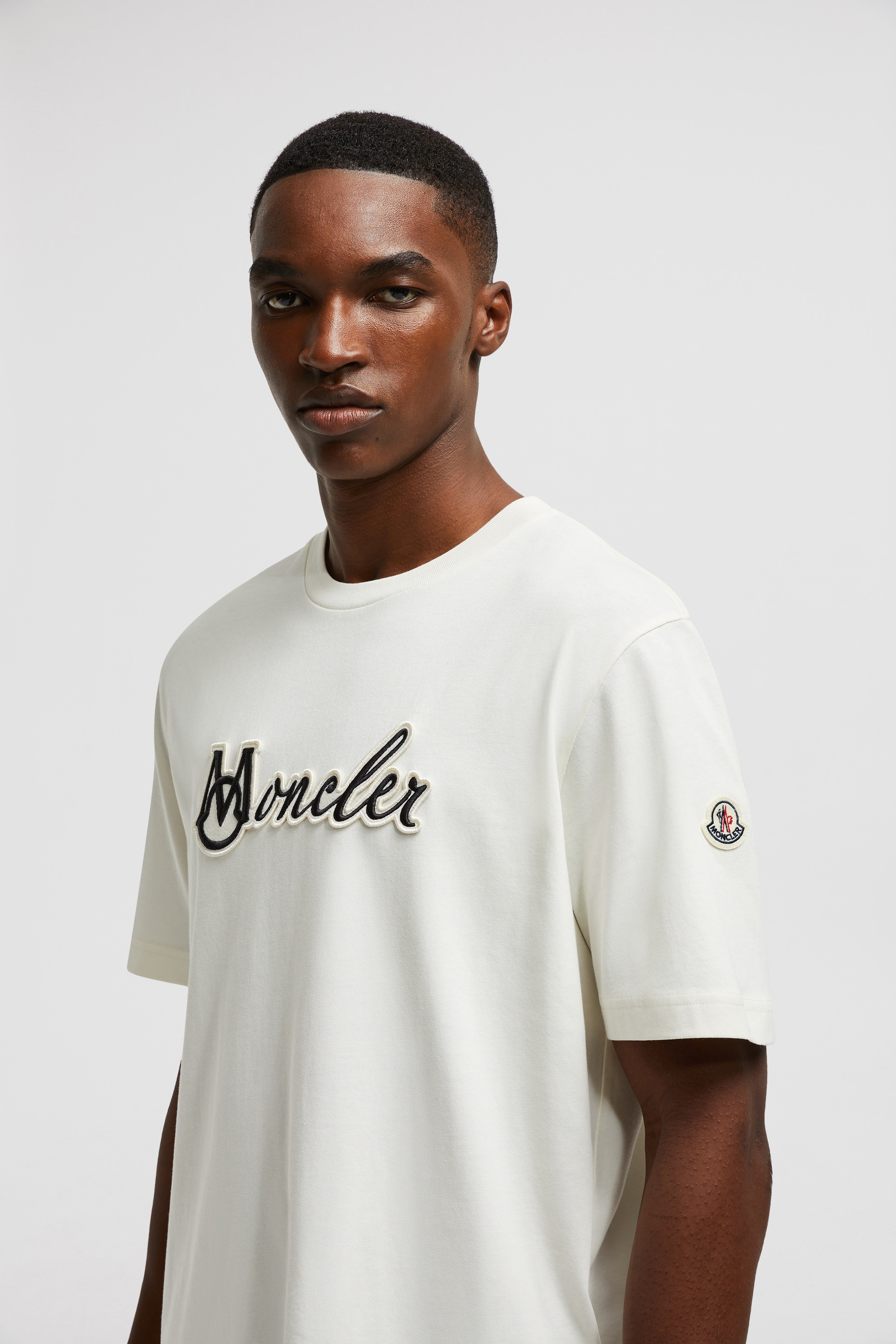 【関税＆送料込み】Moncler Embroidery T-Shirt Moncler Embroidered Varsity Logo Cotton T-shirt | REVERSIBLE