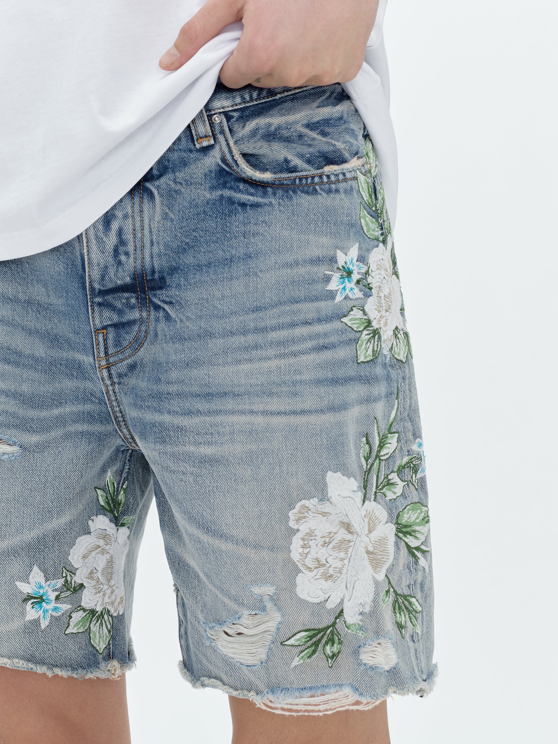 EMBROIDERED FLORAL LOGO SHORT - 7