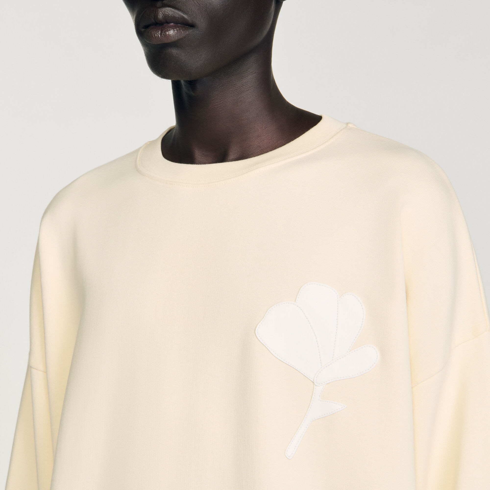 SWEATSHIRT WITH FLOWER PATCH - 3