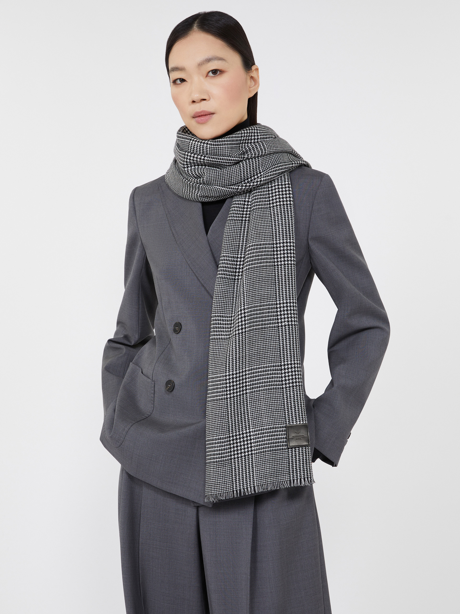 QUANTUM Patterned wool stole - 4