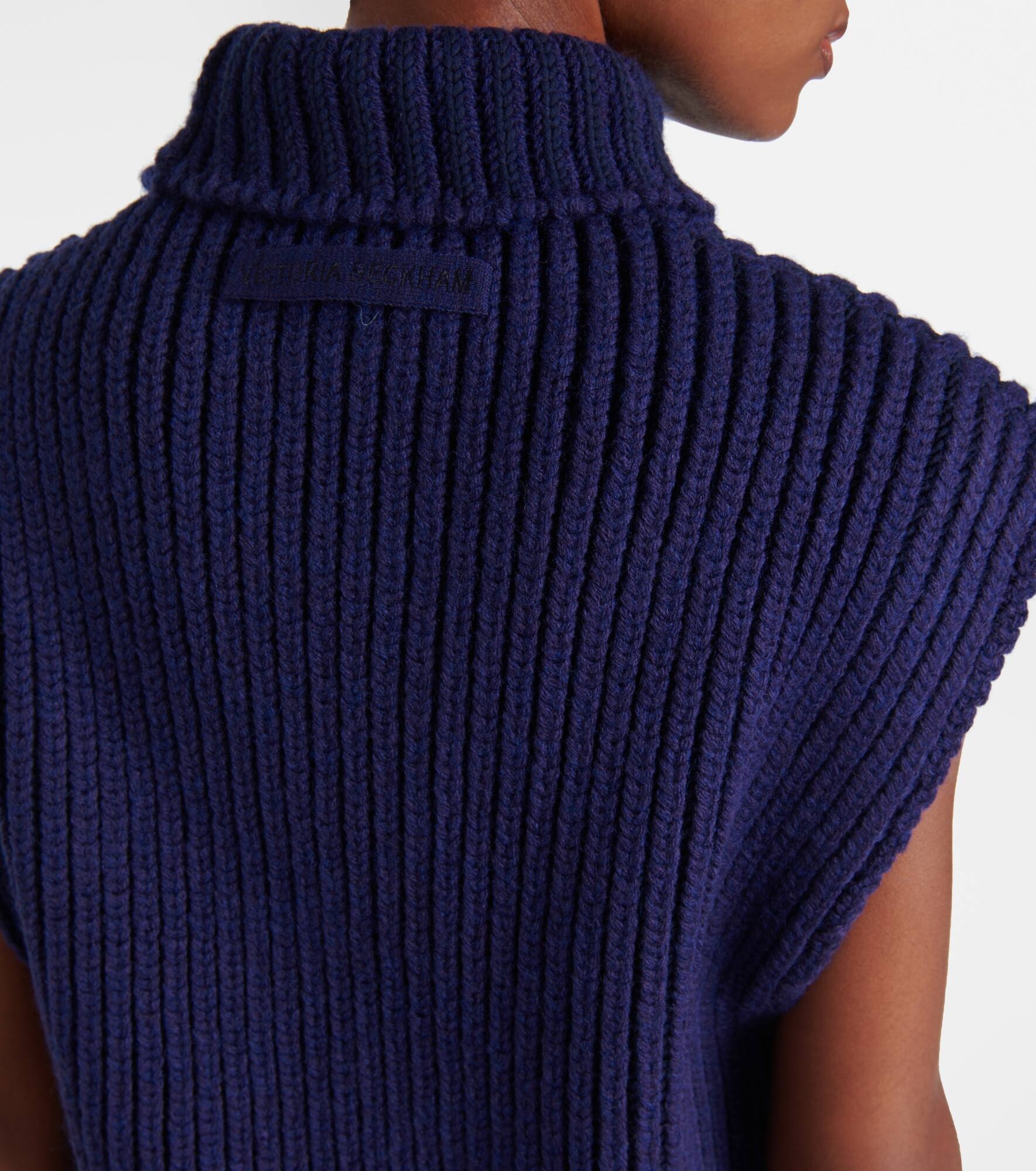 Turtleneck sweater vest - 6