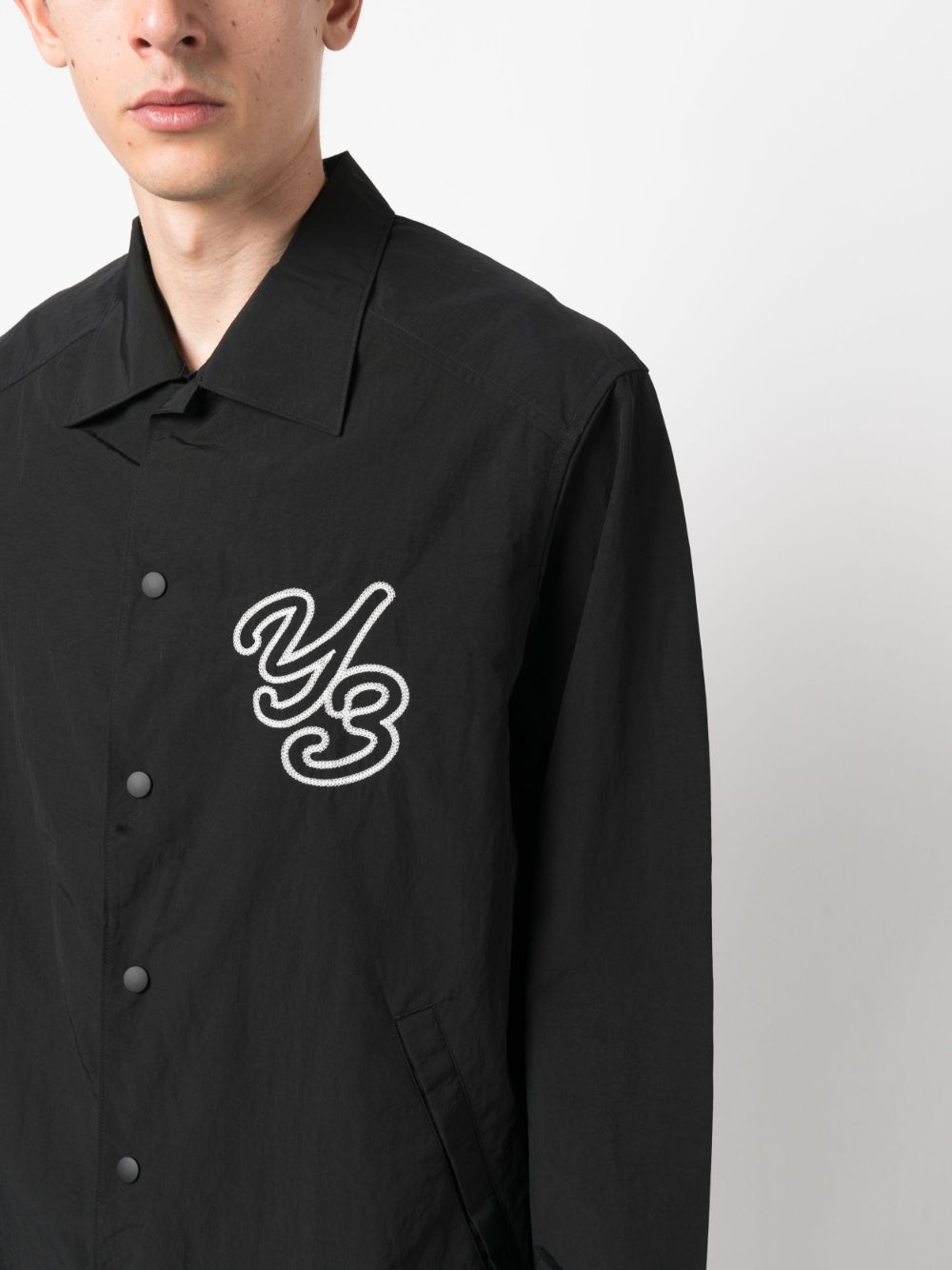 logo-embroidered shirt jacket - 5