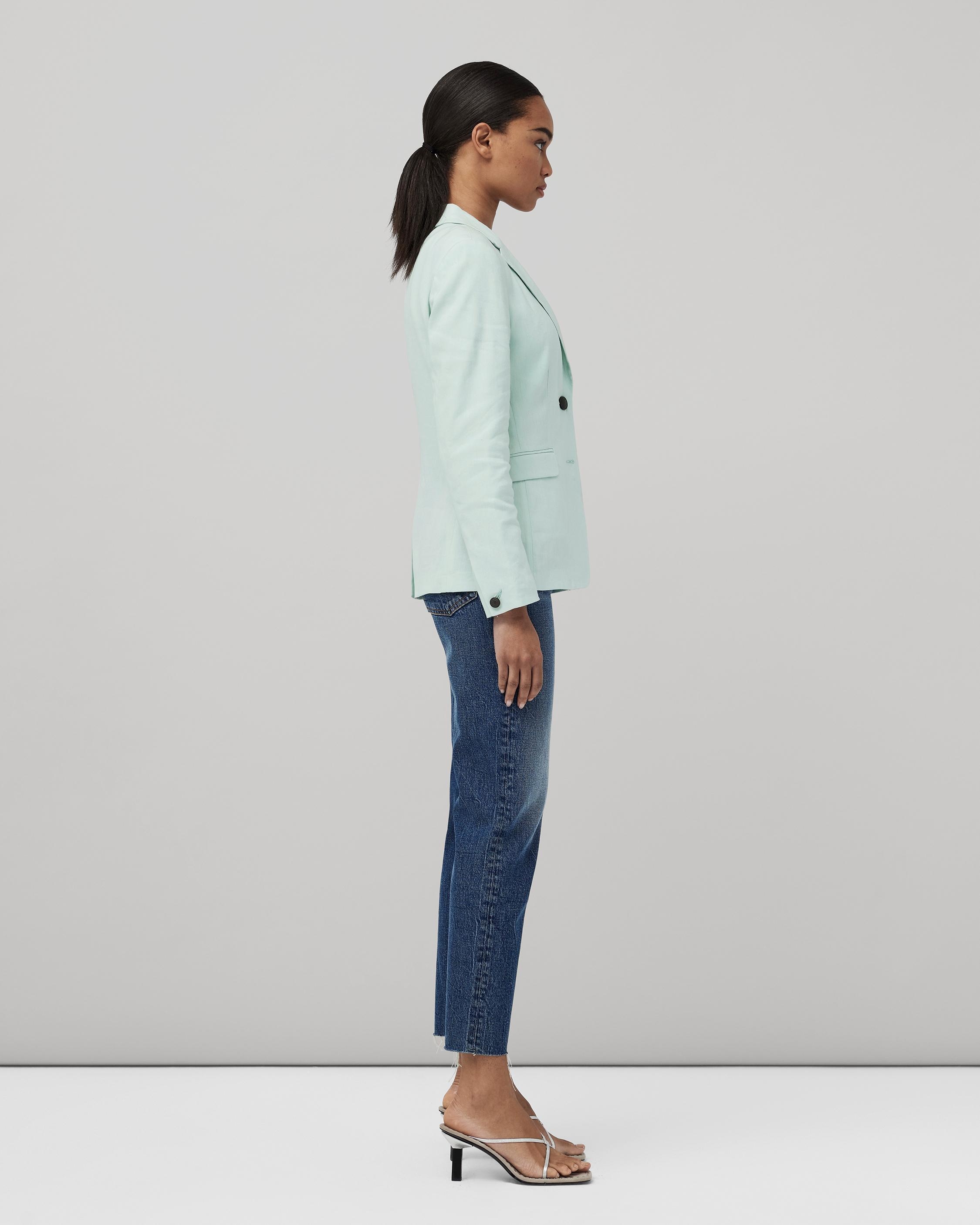 Razor Linen Blazer
Classic Fit Blazer - 4
