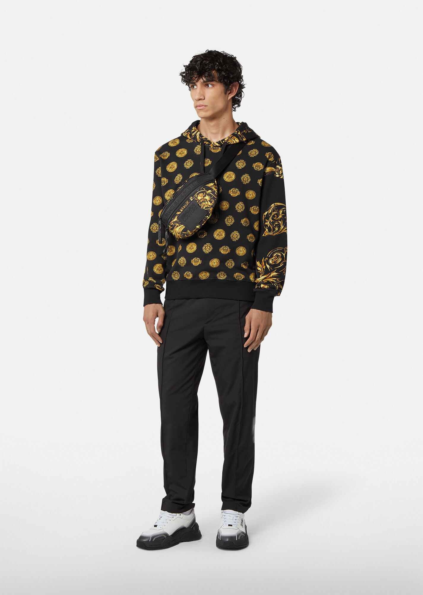 V-Emblem Garland Hoodie - 4