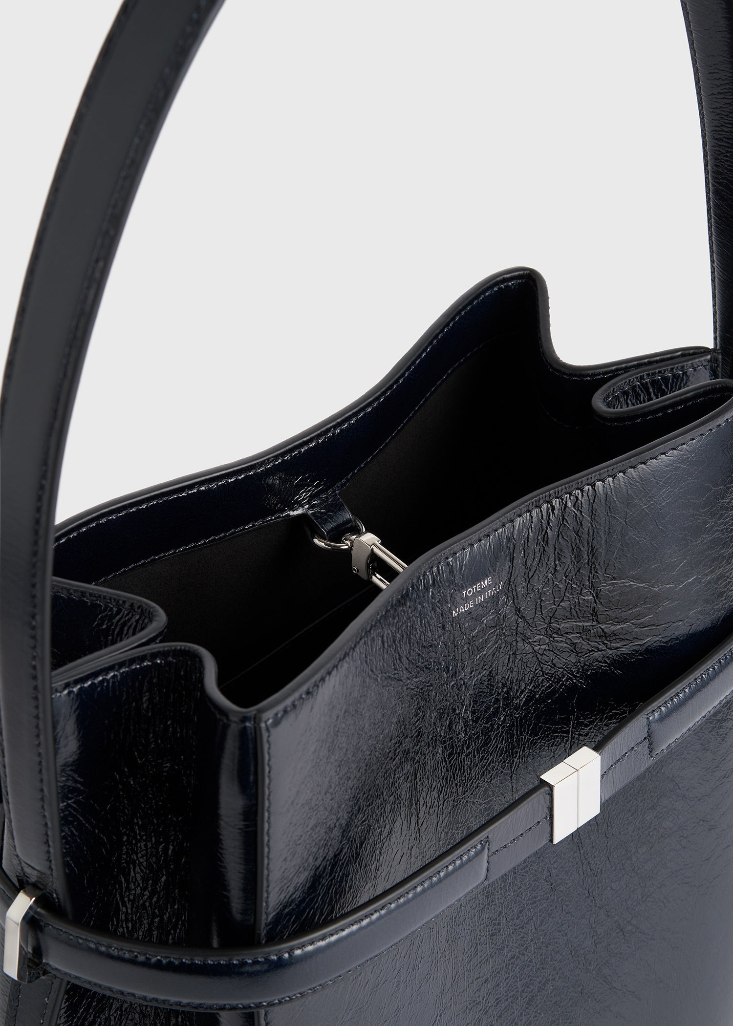 Belted Naplack bucket bag navy - 7