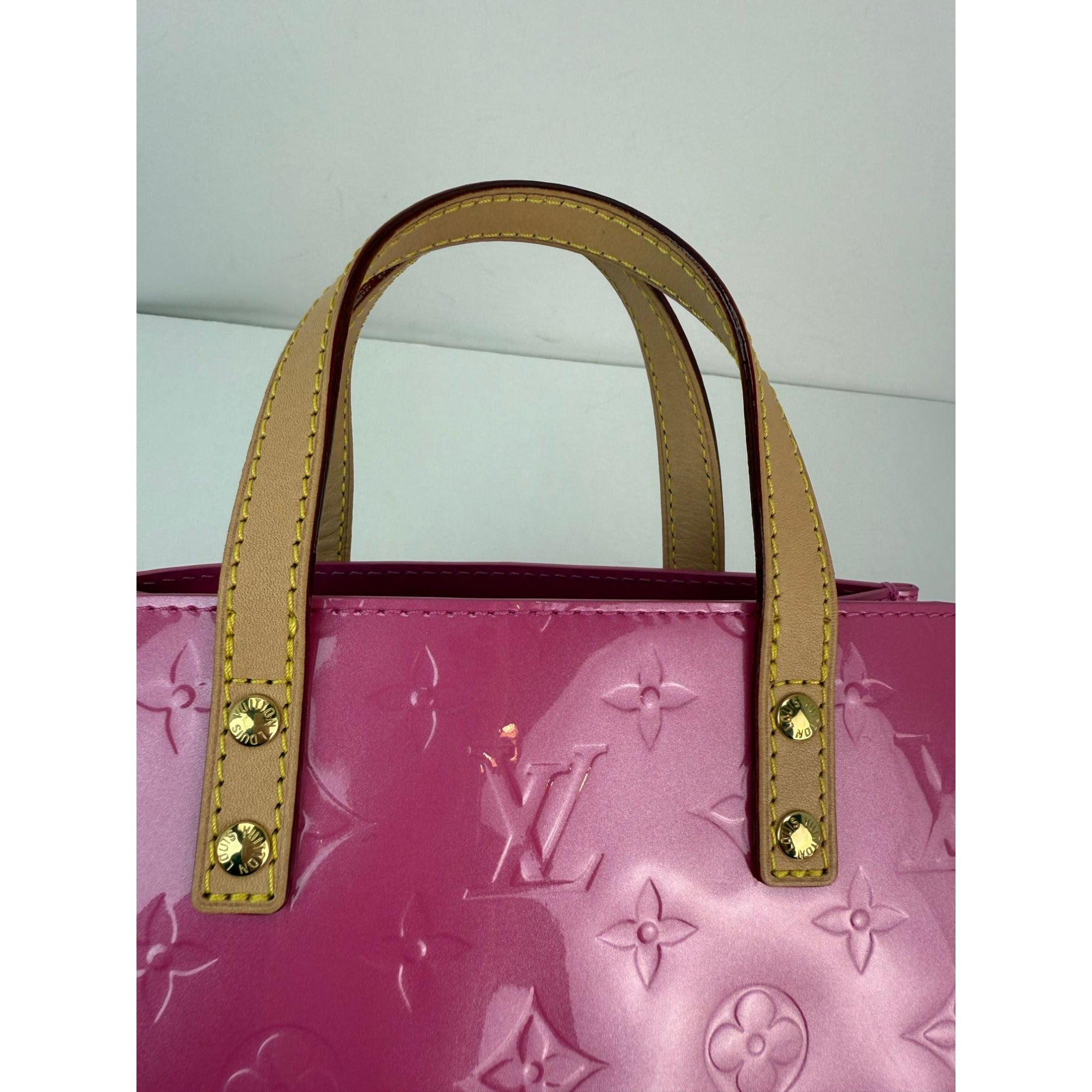 Louis Vuitton Vernis reade PM NM Neon Pink Crossbody Bag - 12