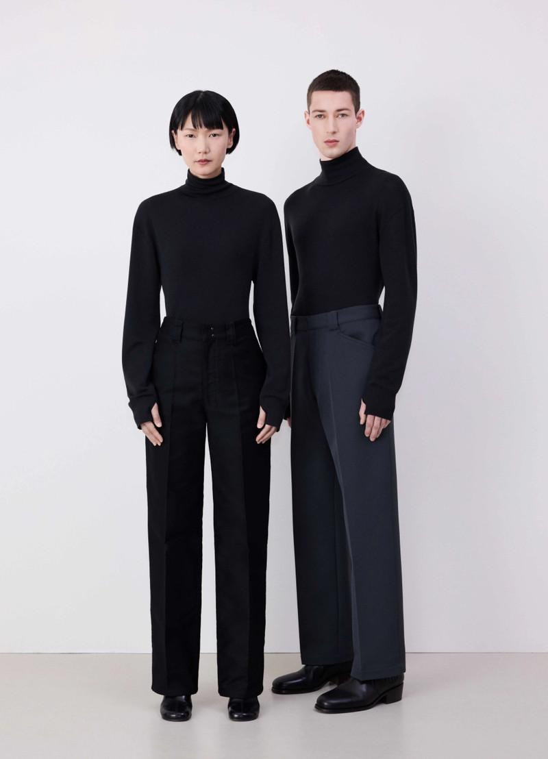 SEAMLESS TURTLE NECK TOP 1