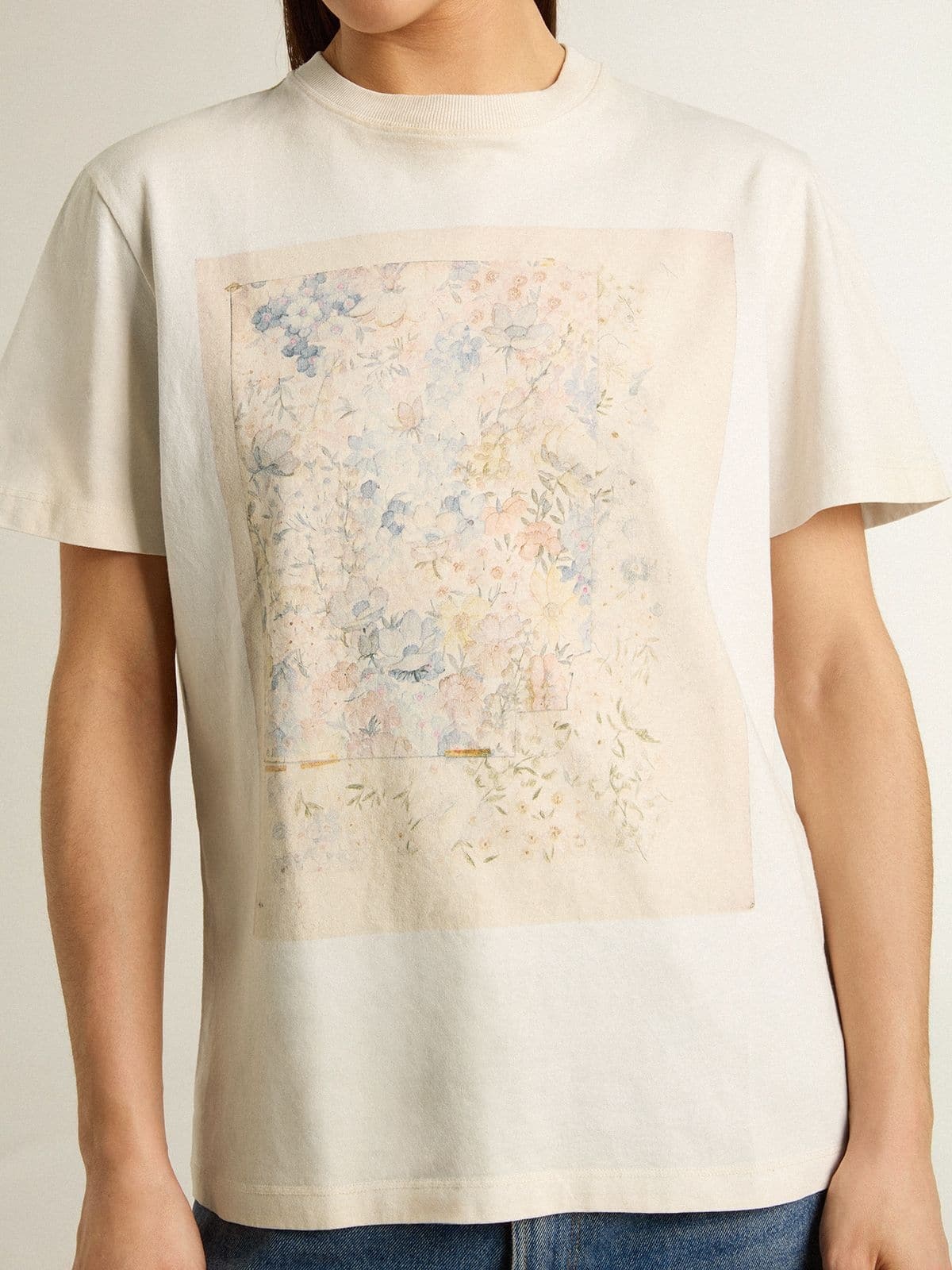 Women's white T-shirt with floral print - 5