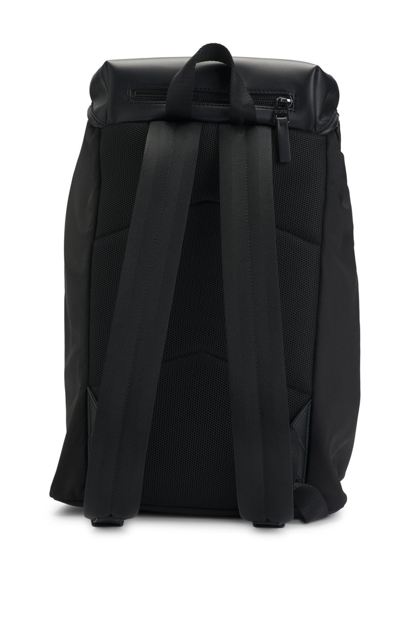 BACKPACK WITH ADJUSTABLE AND DETACHABLE SHOULDER STRAPS 2