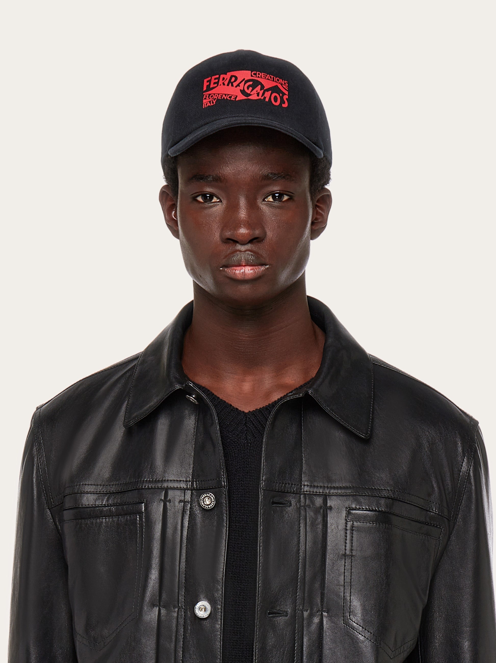 Baseball cap with logo - 3