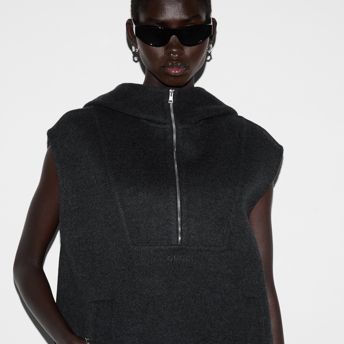Embroidered wool silk hooded gilet - 5