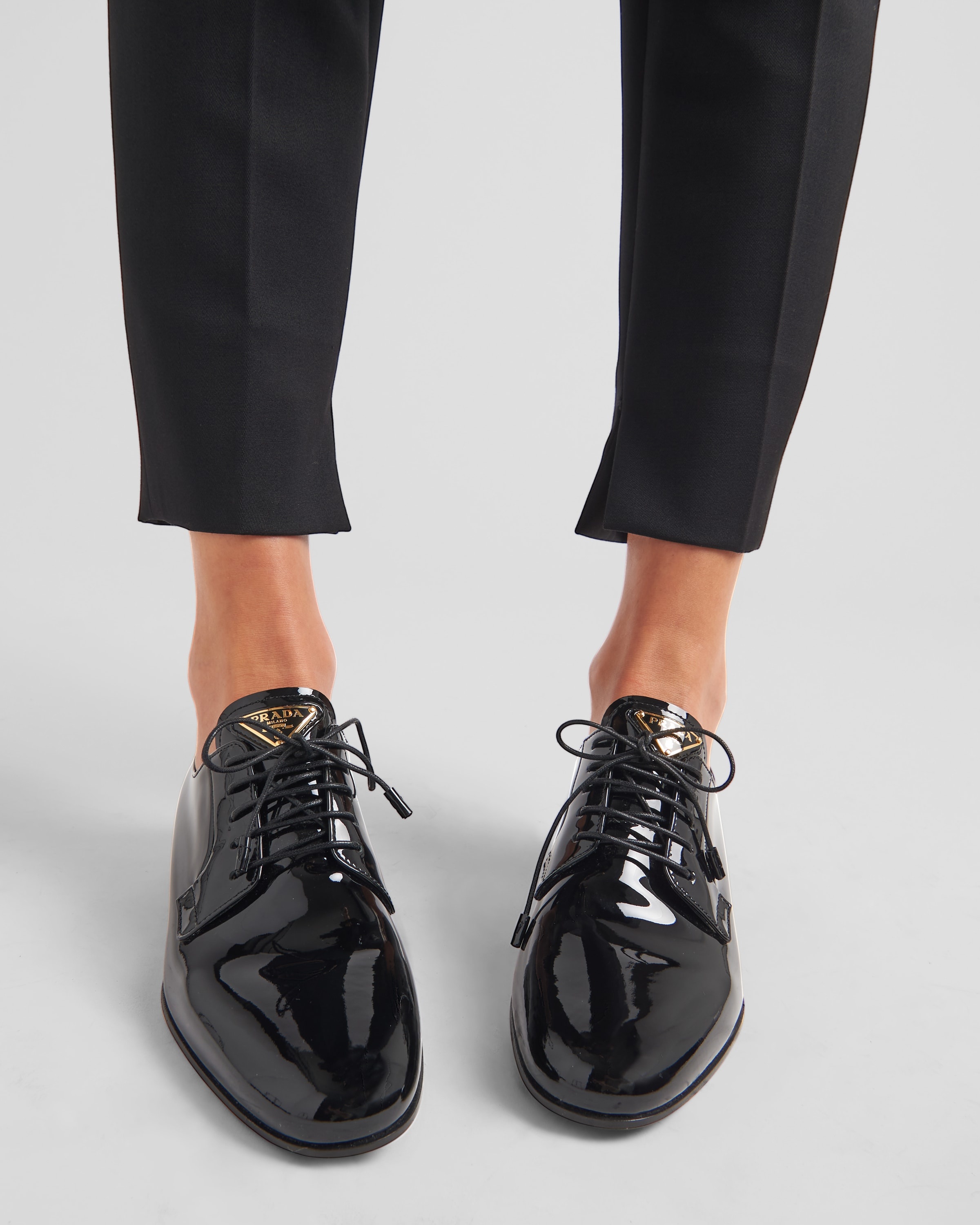 Patent leather lace-up shoes - 3