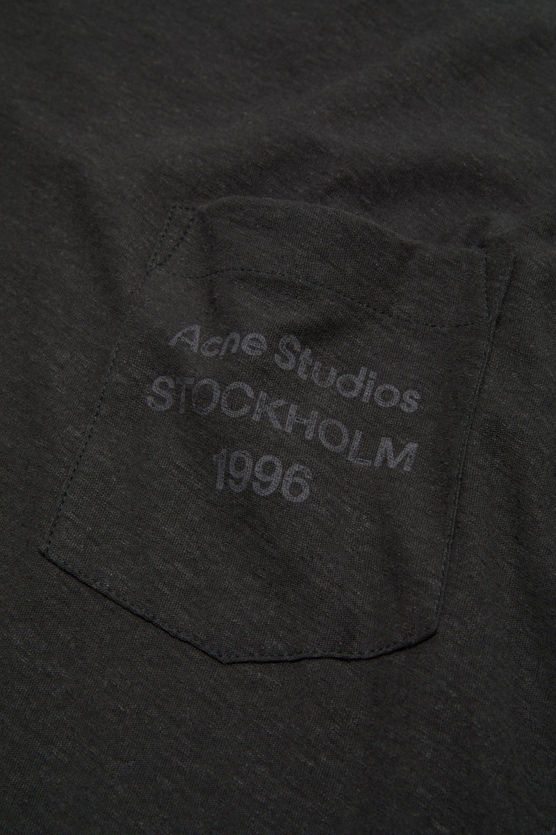 Logo t-shirt - Relaxed unisex fit - Black 5