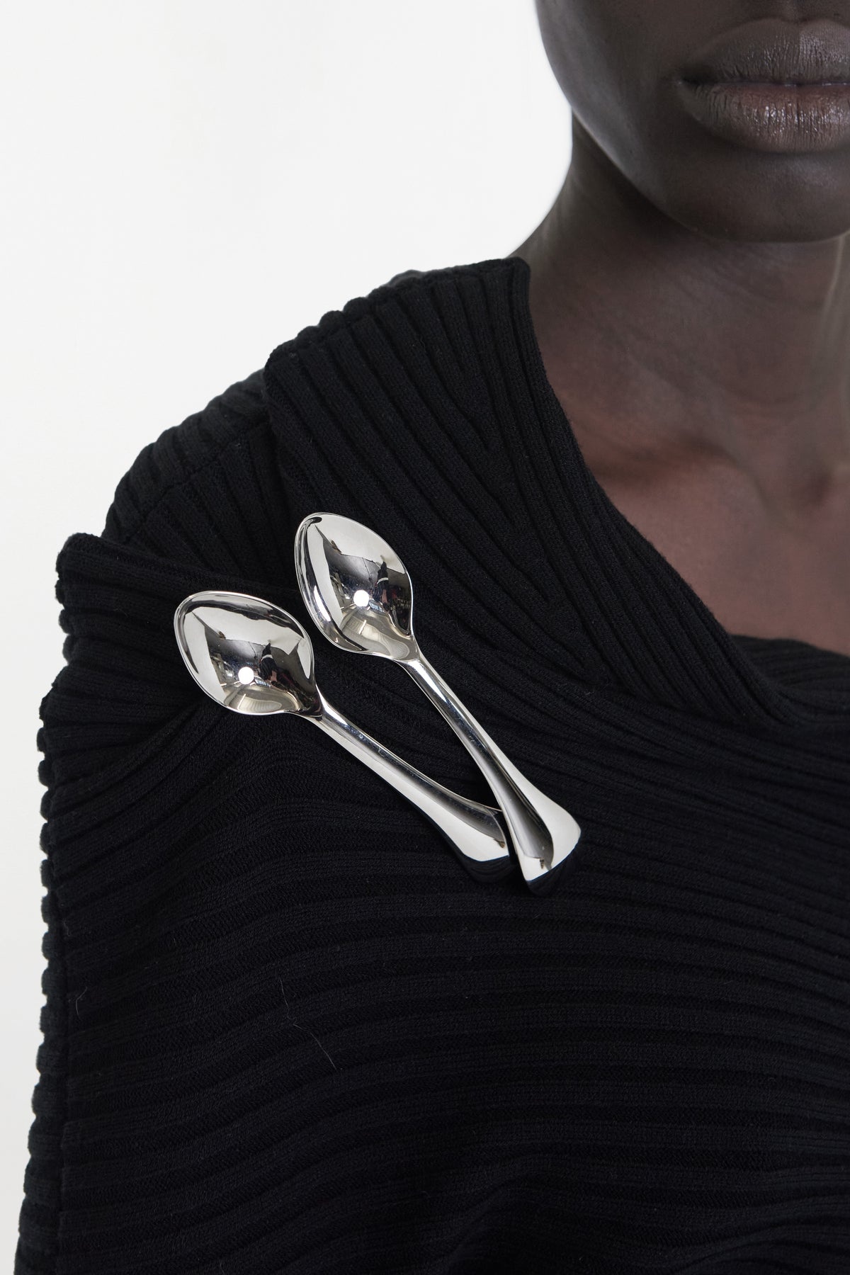 OFF SHOULDER SWEATER WITH SPOON BROOCH BLACK - 7