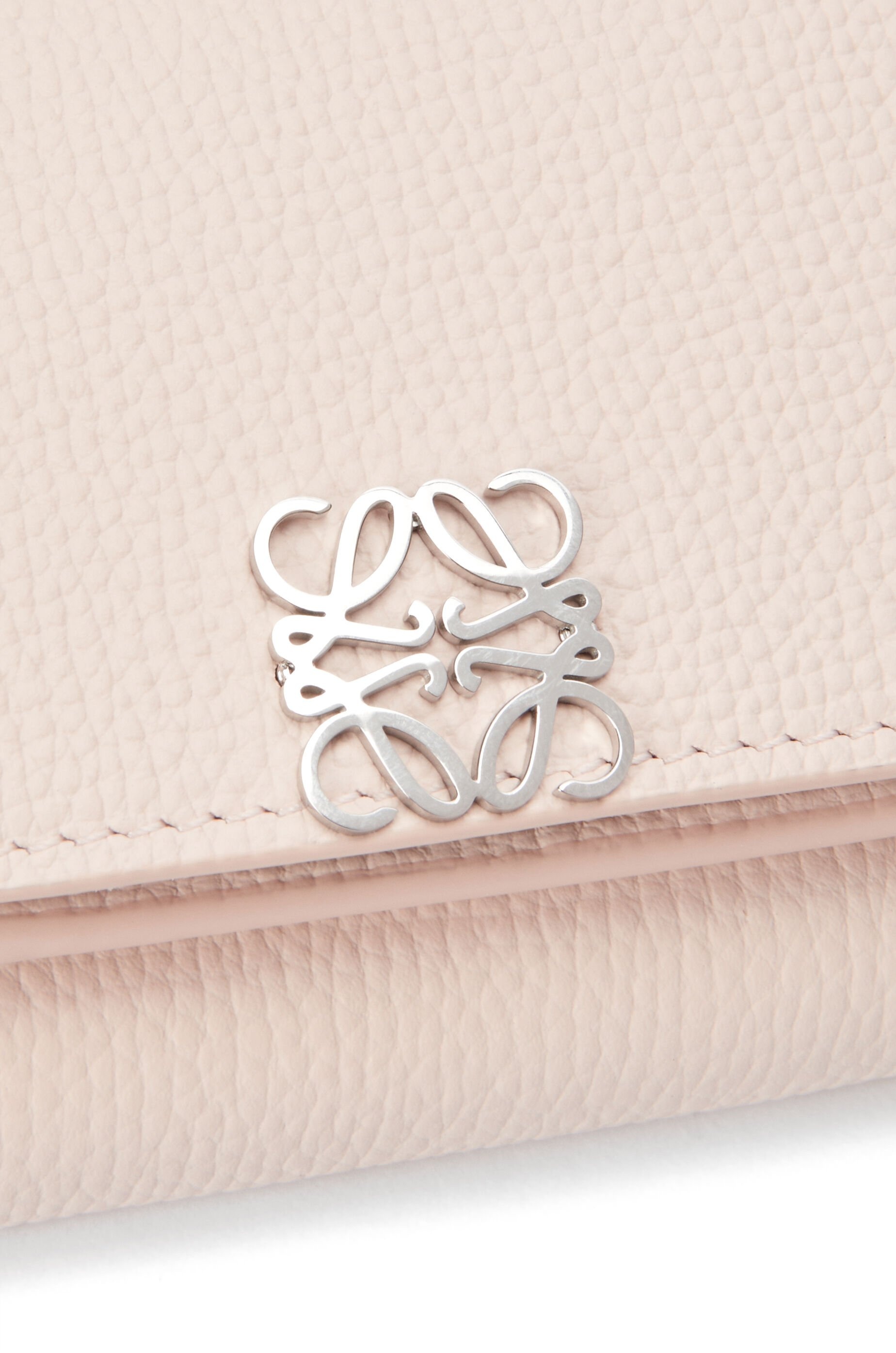 Anagram trifold wallet in pebble grained calfskin - 6