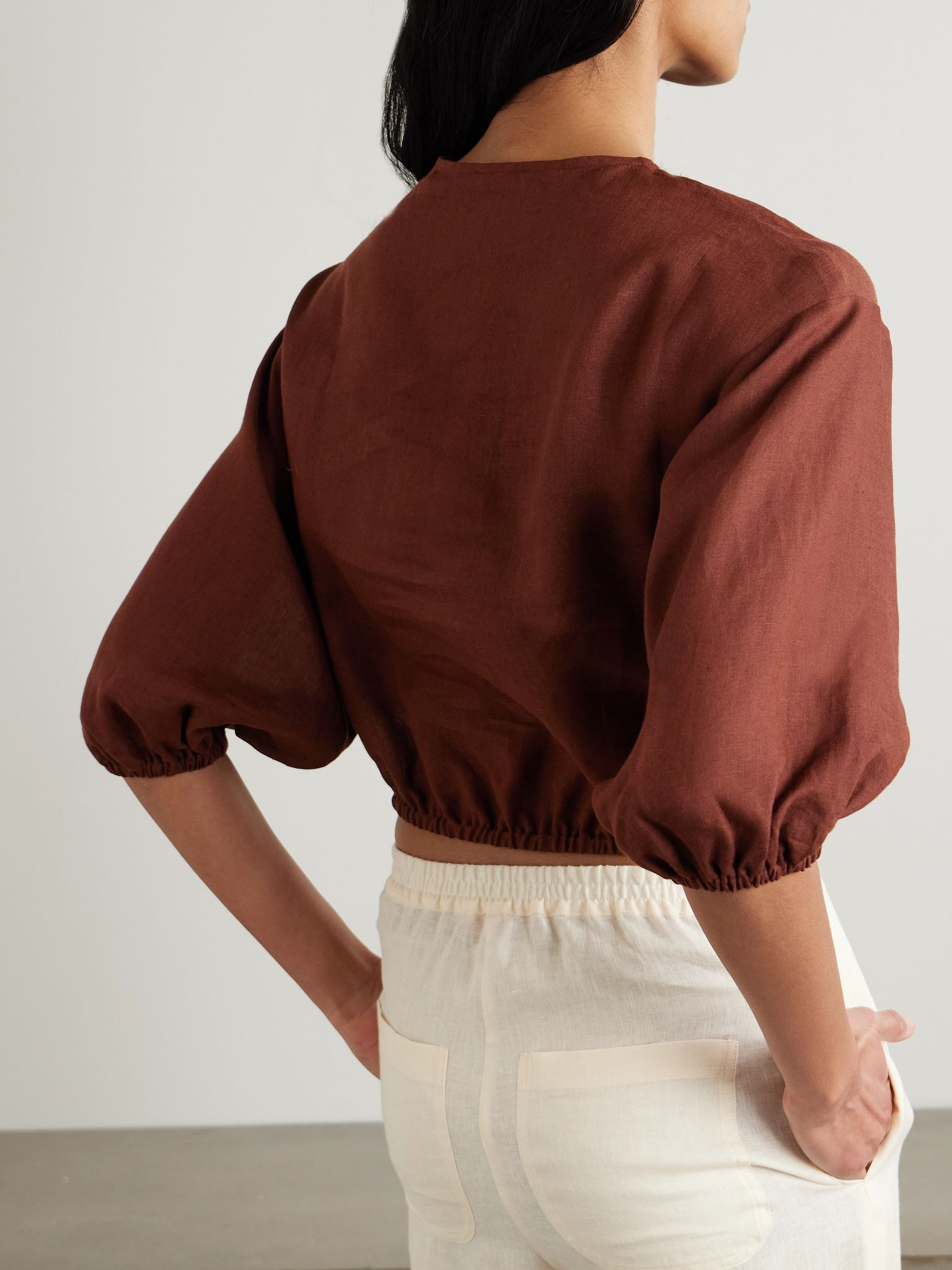 L'Intemporel Gracieux cropped gathered linen top Brown - 3