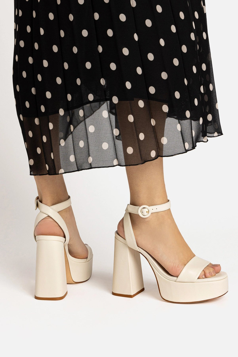 Larroudé Dolly Sandal In Ivory Leather outlook