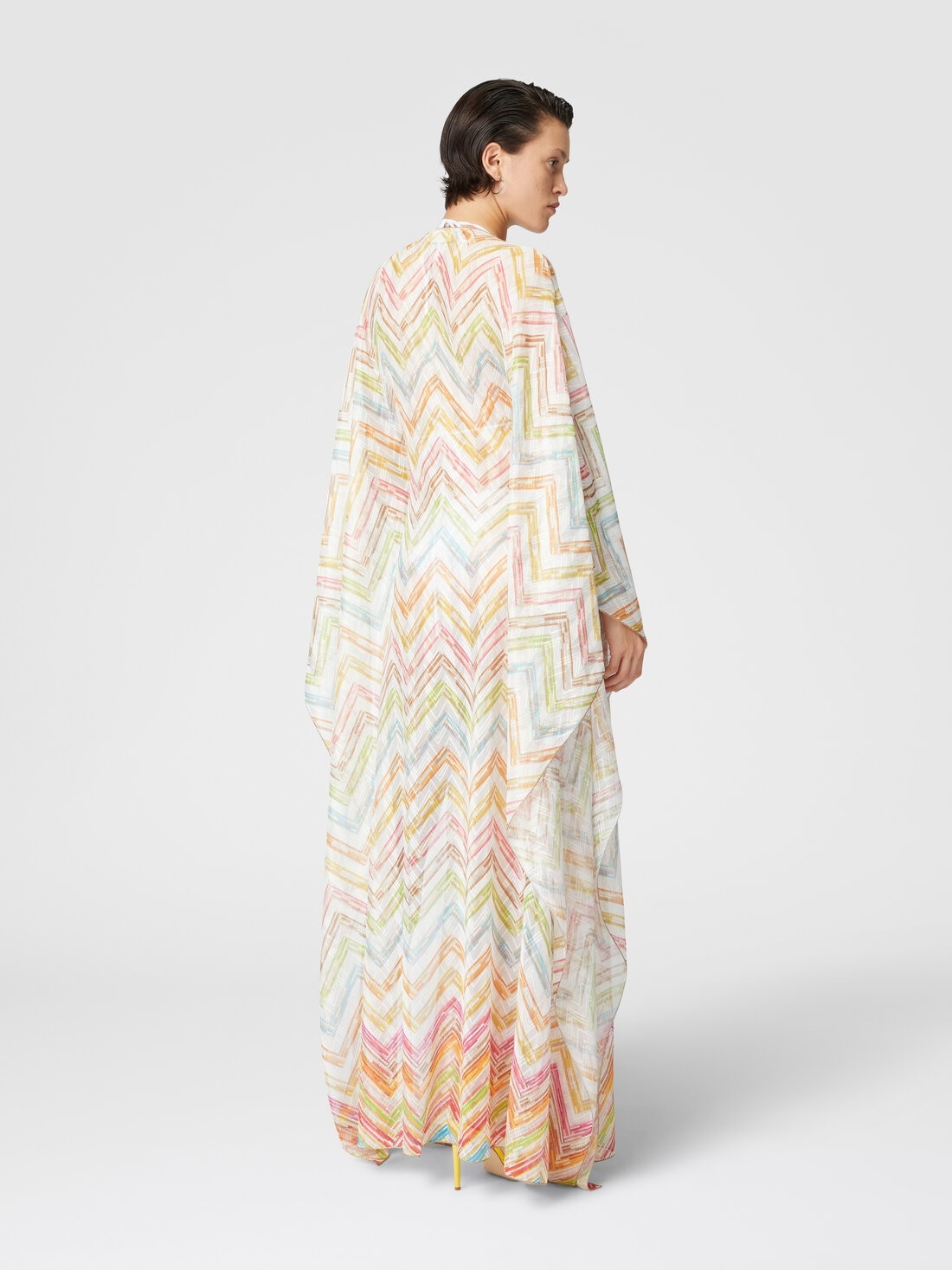 Long covered up in printed tulle with batwing sleeves - 3