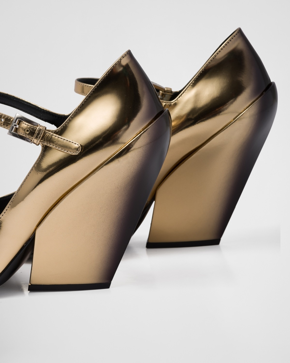 Brushed leather pumps - 7