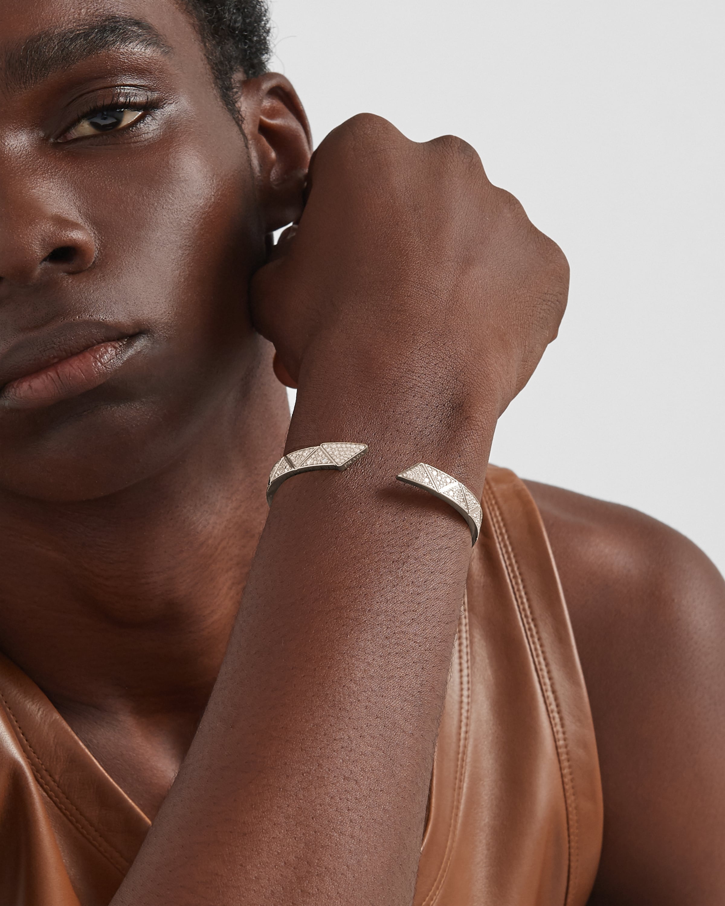 Eternal Gold bangle bracelet in white gold with pavé diamonds - 7
