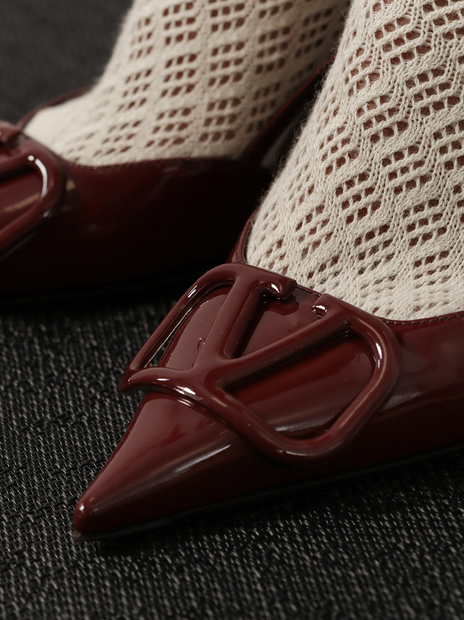 VALENTINO GARAVANI PATENT LEATHER SLINGBACK PUMPS - 2