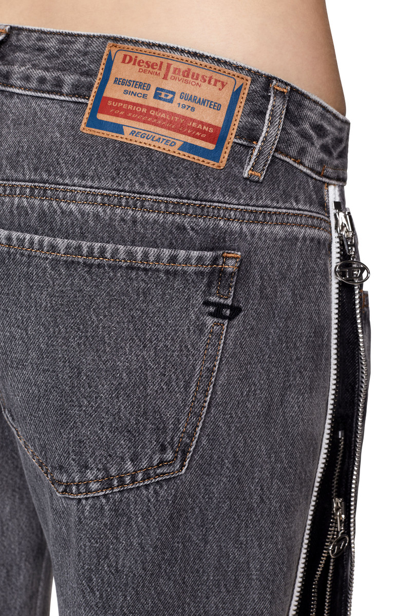 2002 09D18 STRAIGHT JEANS 4