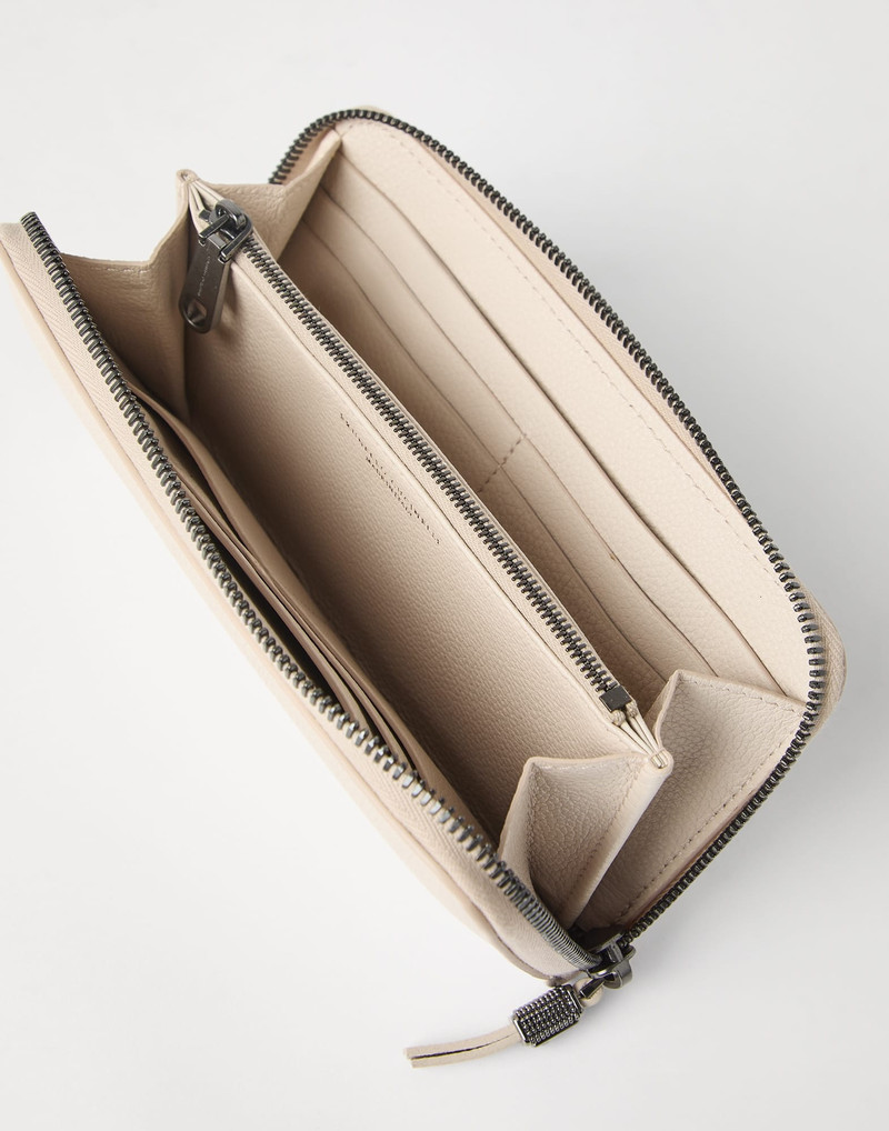 Grained leather wallet with shiny zipper pull 5