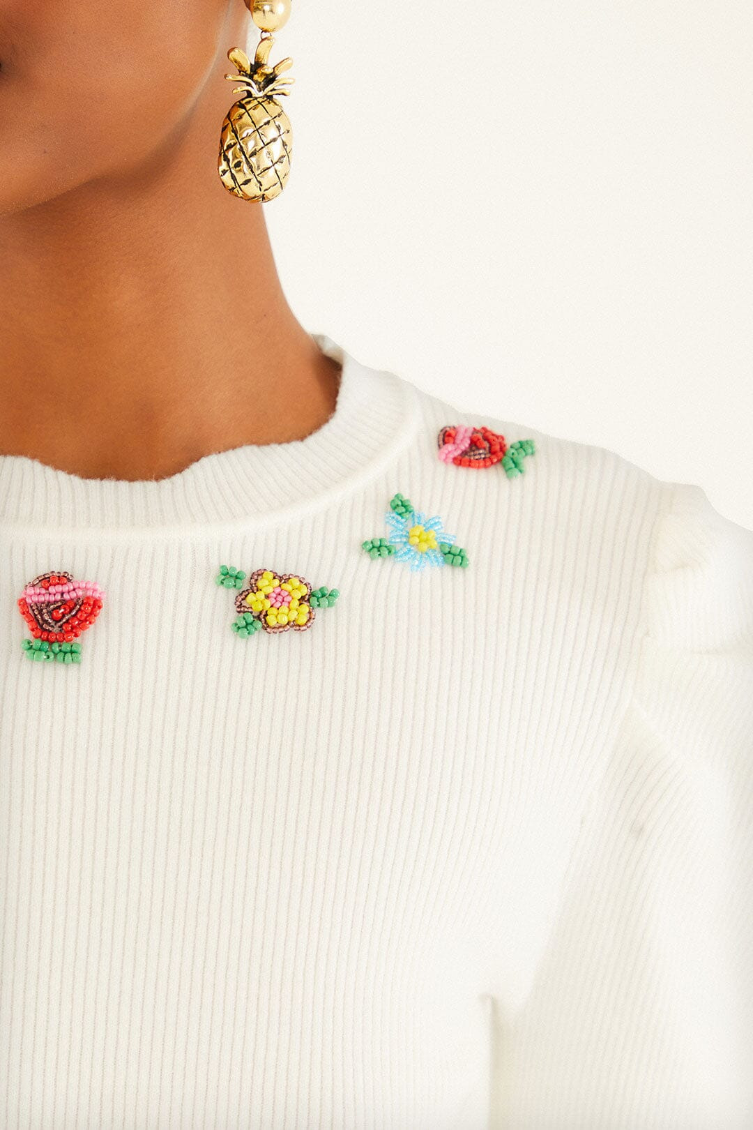 Off-White Flower Embroidery Knit Top - 4