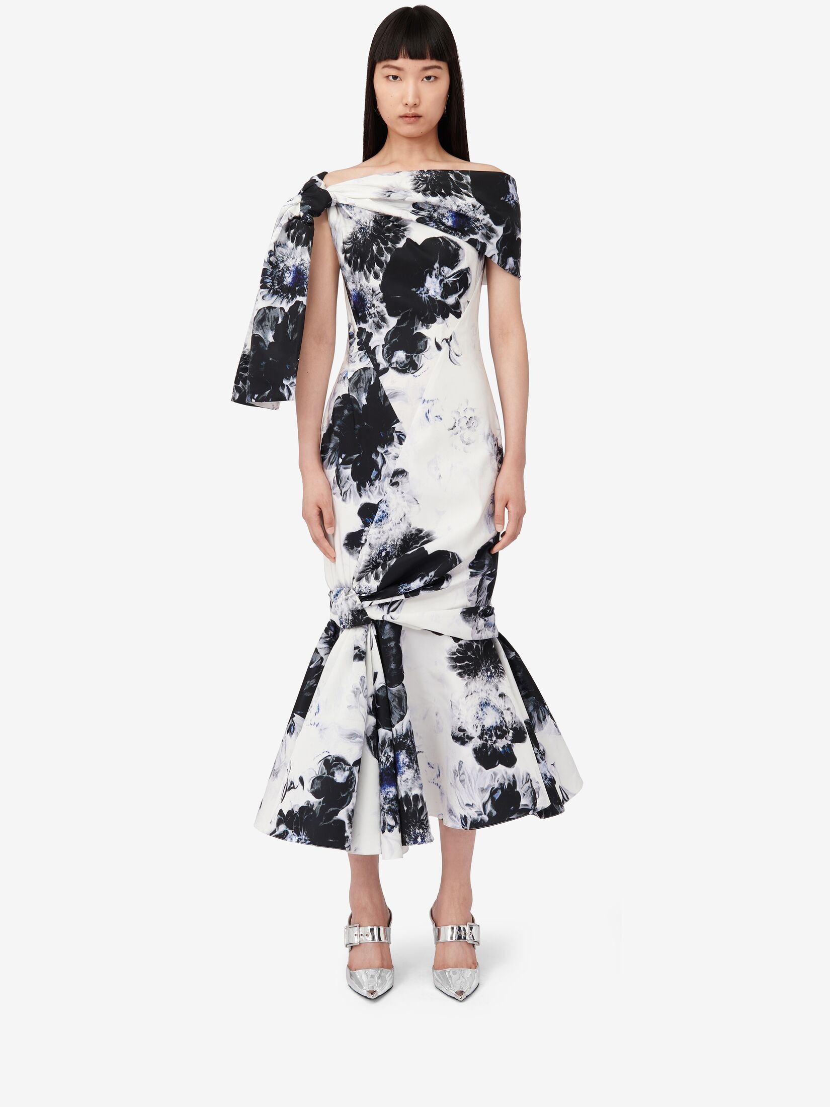 Women's Chiaroscuro Off-the-shoulder Dress in White/black/electric Blue - 2