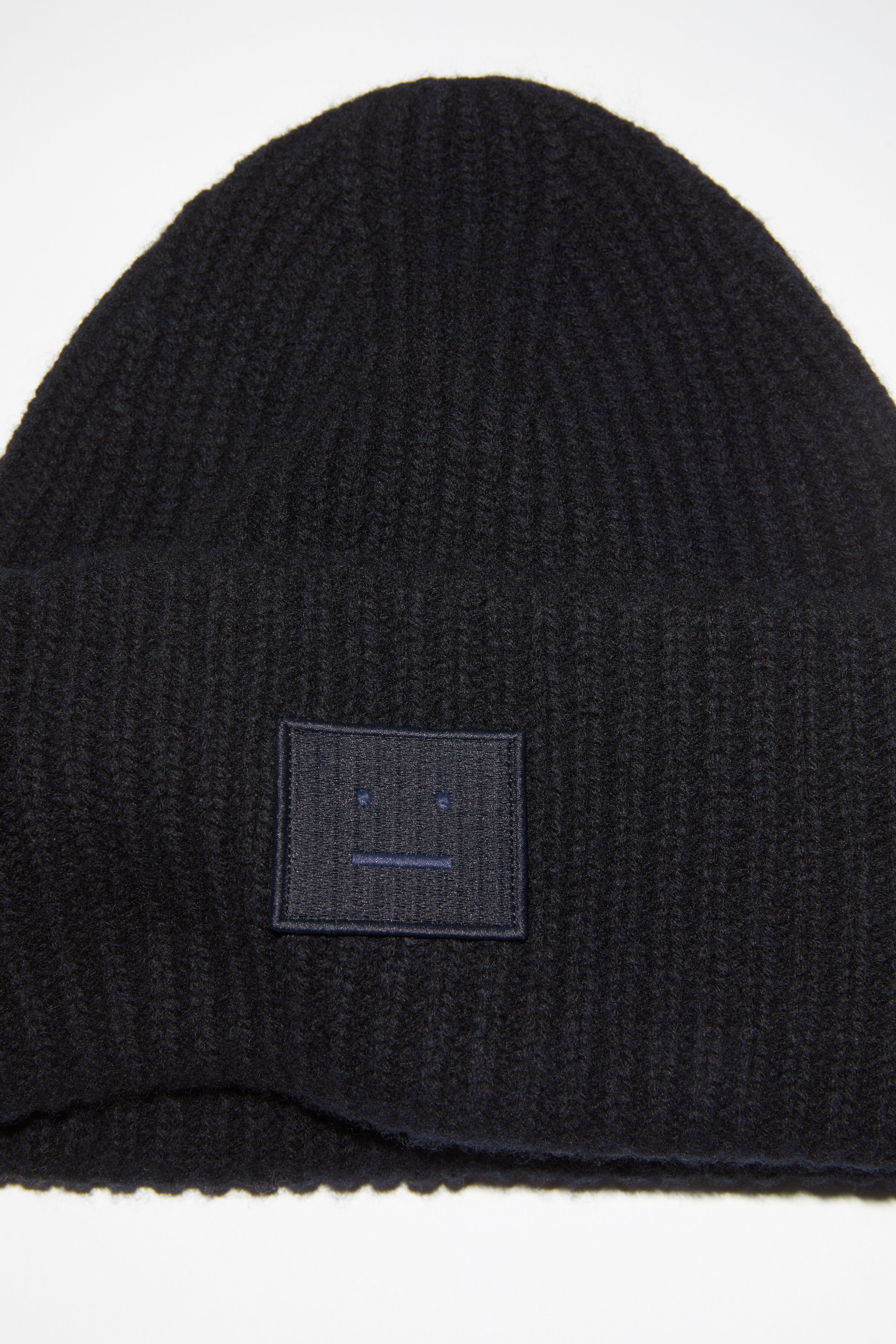 Large face logo beanie - Black - 4