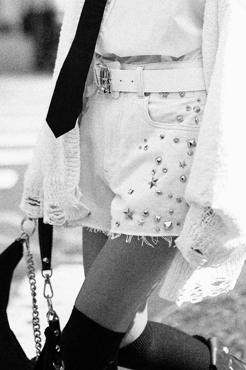 R13 STUDDED BOYFRIEND SHORT outlook