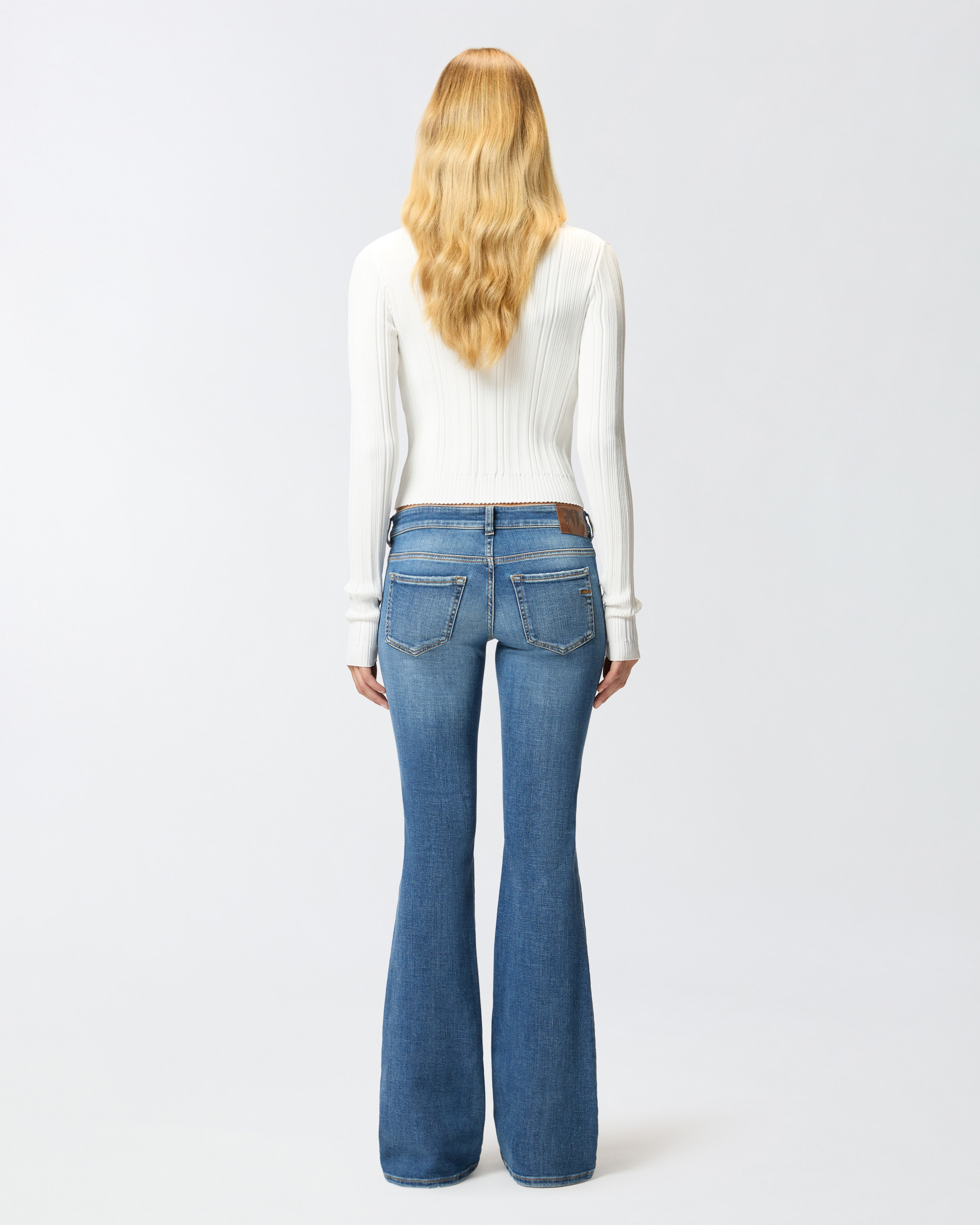 FLARED LOW-RISE JEANS - 4