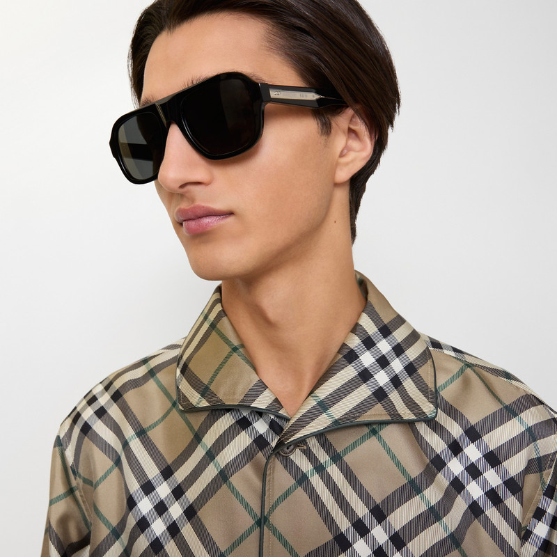 Burberry Classic Pilot Sunglasses outlook