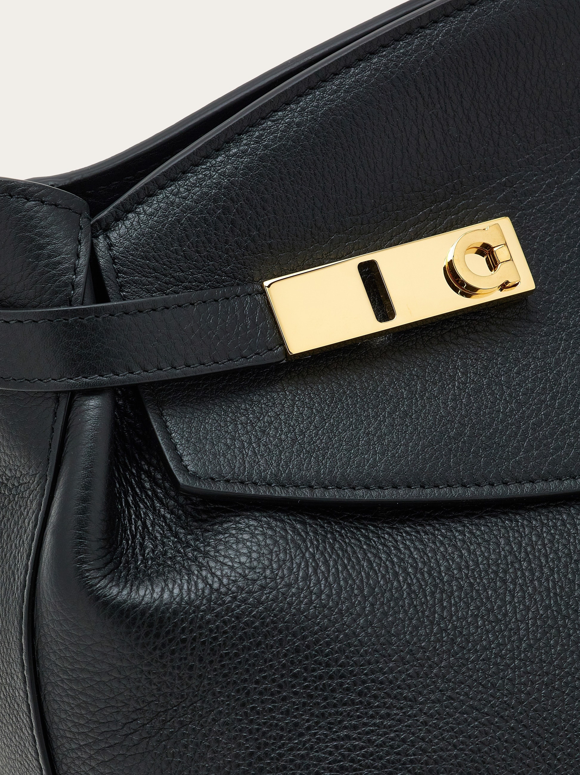 Hug shoulder bag - 8