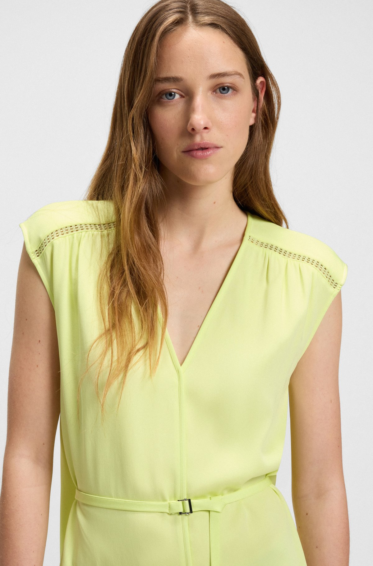 V-NECK DRESS WITH INTEGRATED BELT - 5