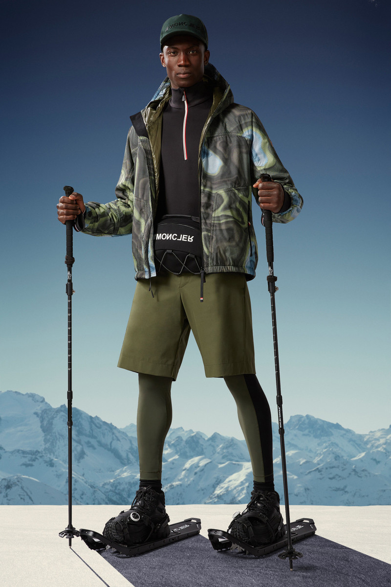 Moncler Peyrus Hooded Jacket outlook