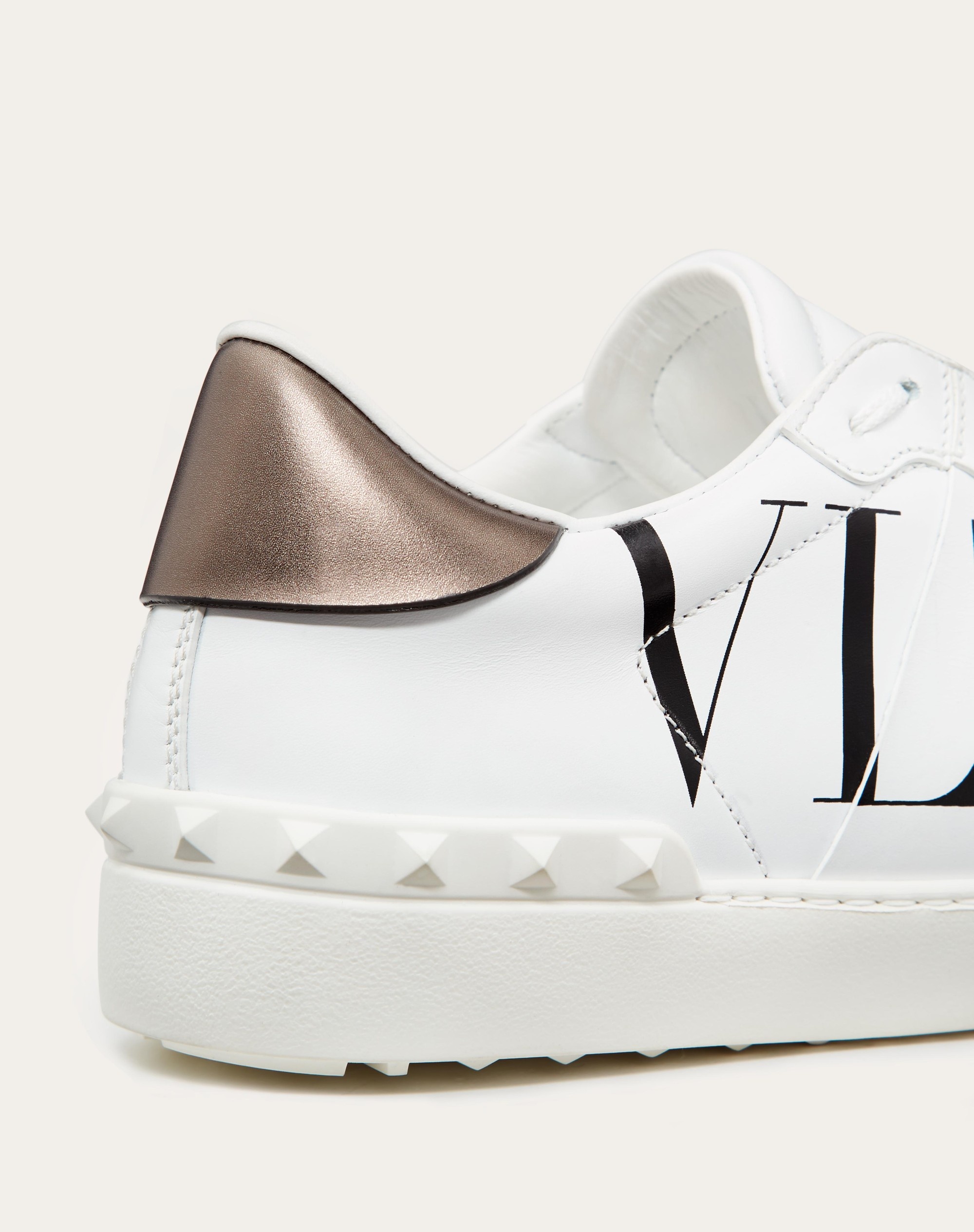 VALENTINO VLTN ロゴ OPEN オープン スニーカー Calfskin Open Sneaker for Man in White/ Black | Valentino US