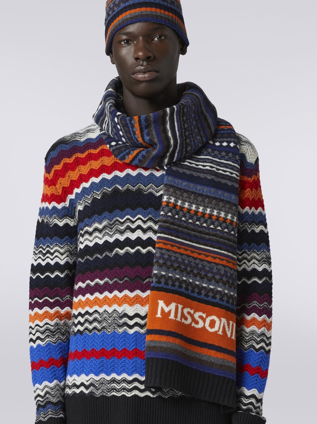 Jacquard wool scarf with logo - 3