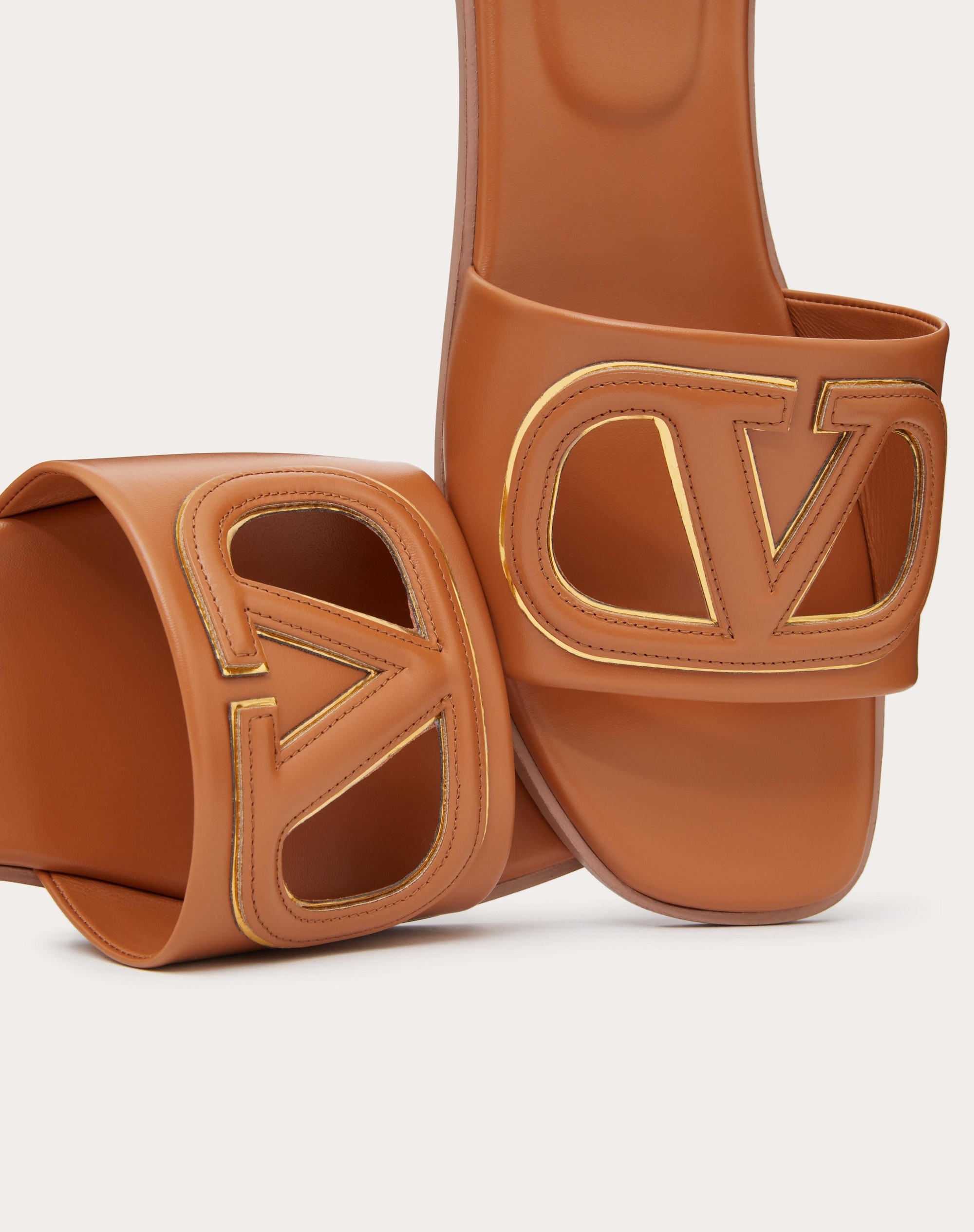 VLOGO CUT-OUT CALFSKIN SLIDE SANDAL - 5