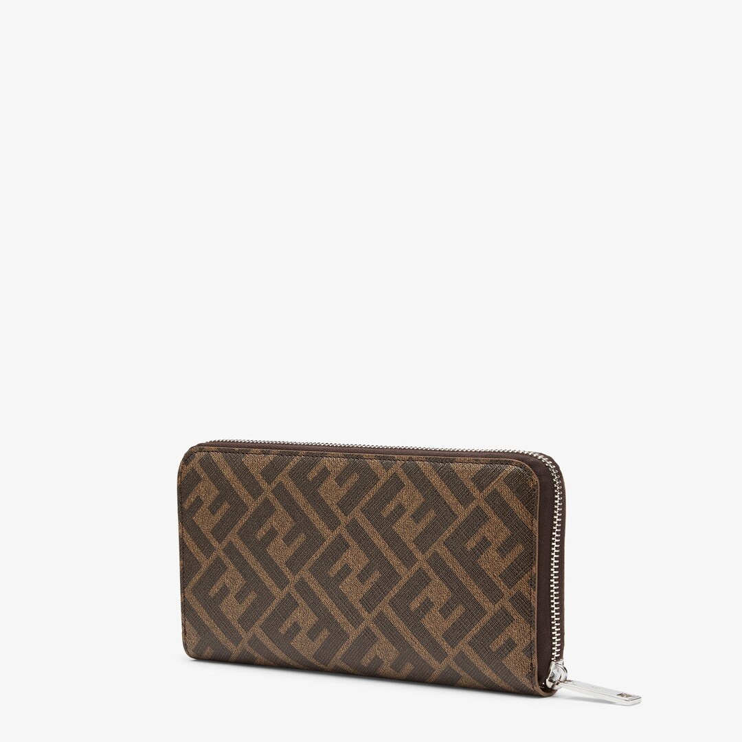 Rectangular continental wallet closed by zip on three sides. Organized into three gusseted compartme 2