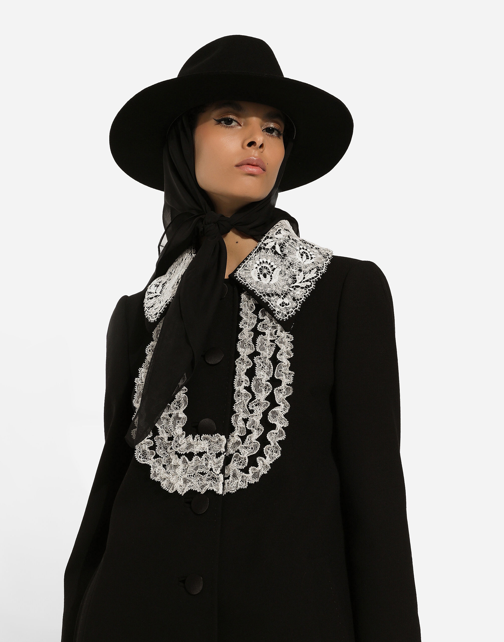 Short wool coat with lace details - 8