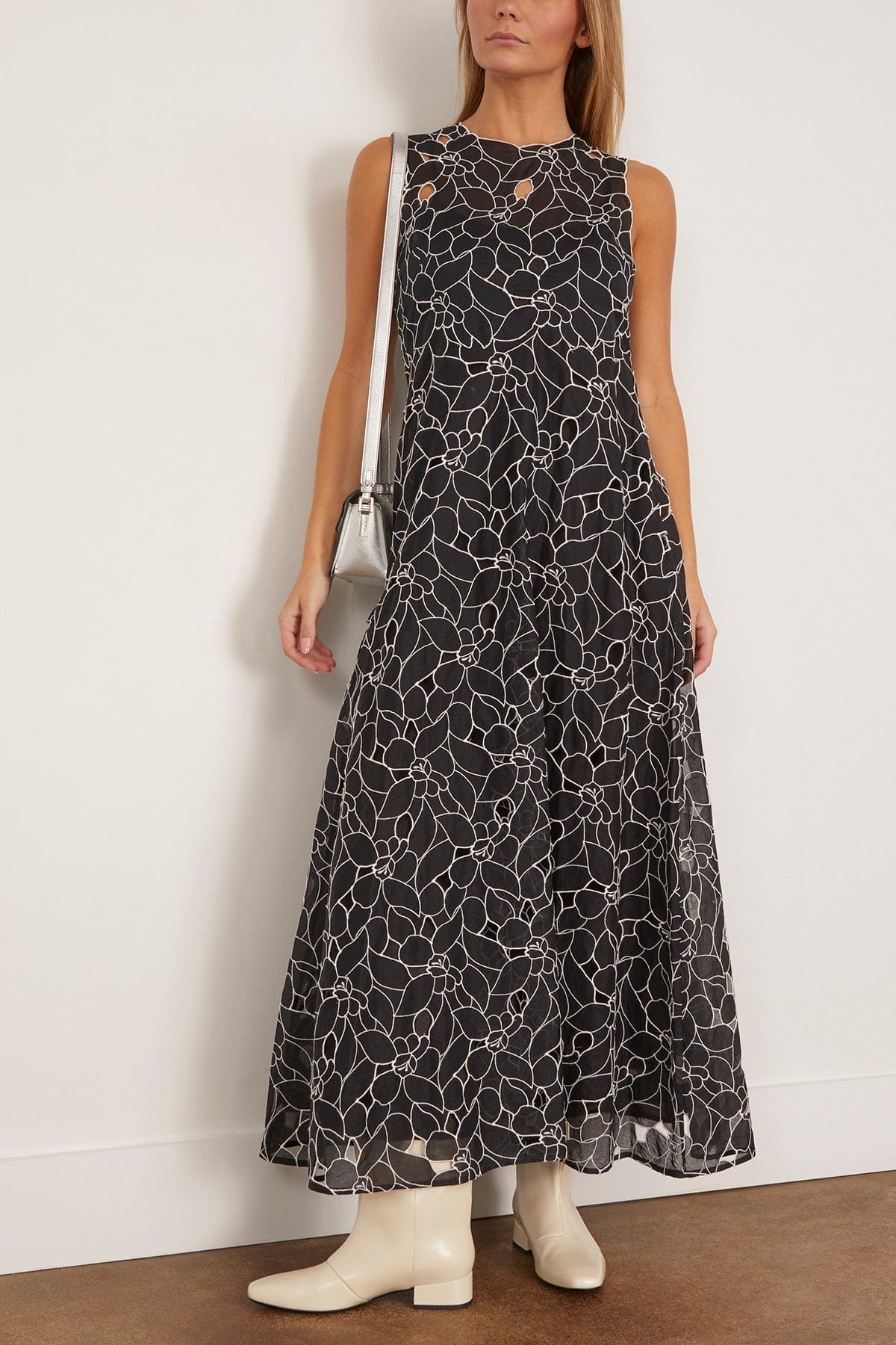 Kiana Sleeveless Midi Dress in Noir - 2