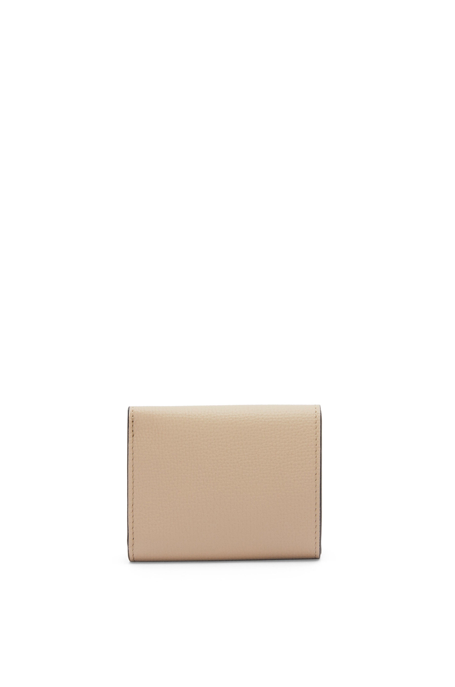 Anagram trifold wallet in pebble grain calfskin - 5