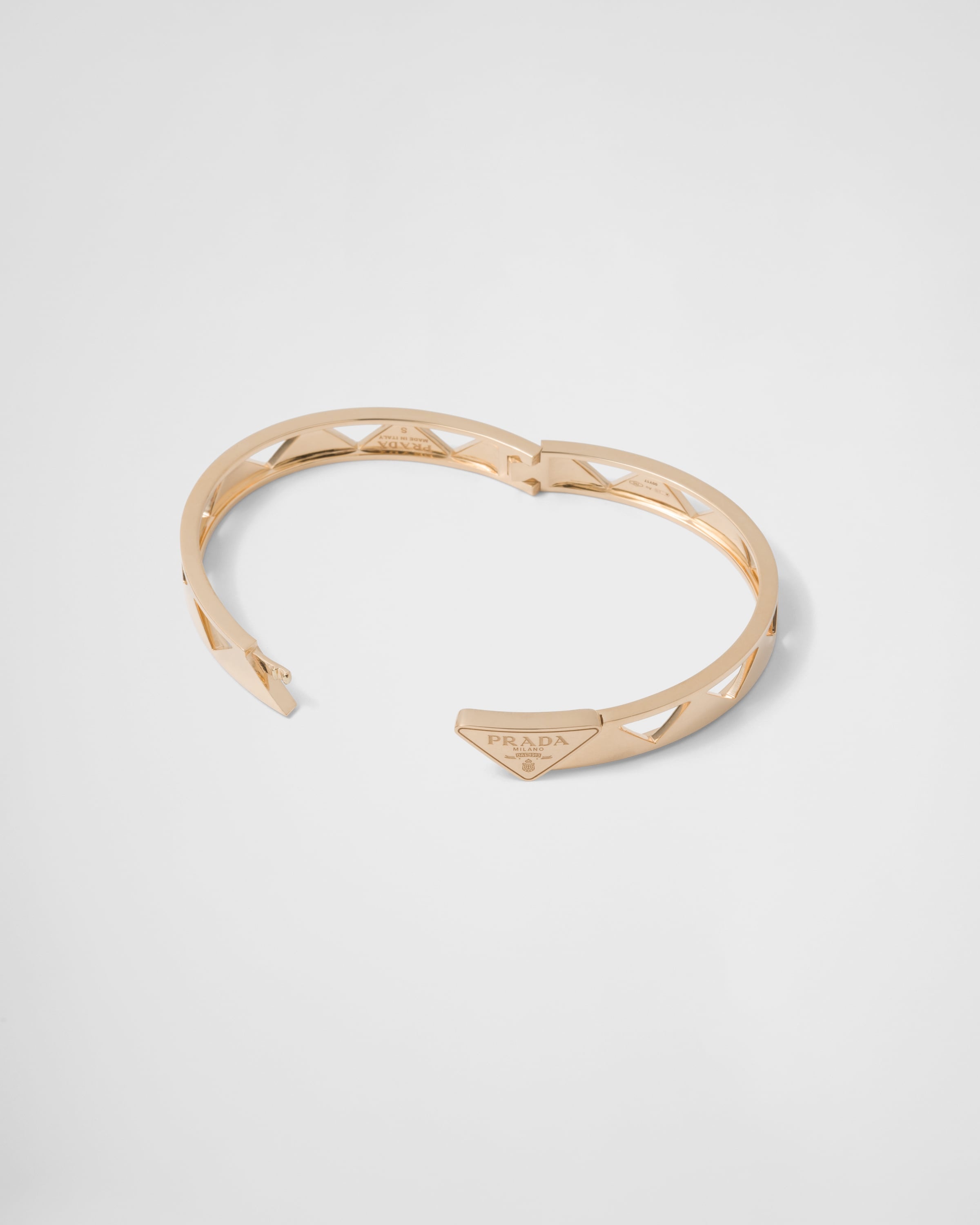 Eternal Gold cut-out bangle bracelet in yellow gold - 3