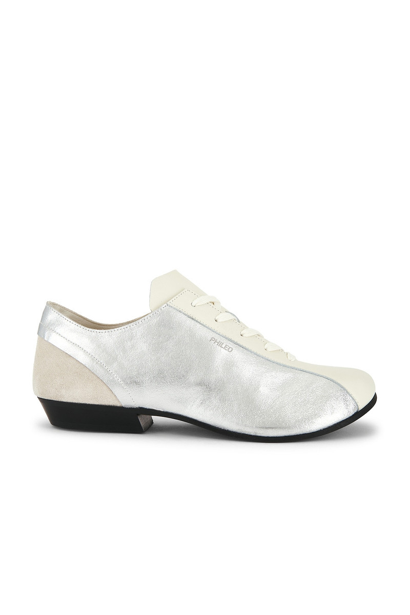 081 Cascade Shoe 1