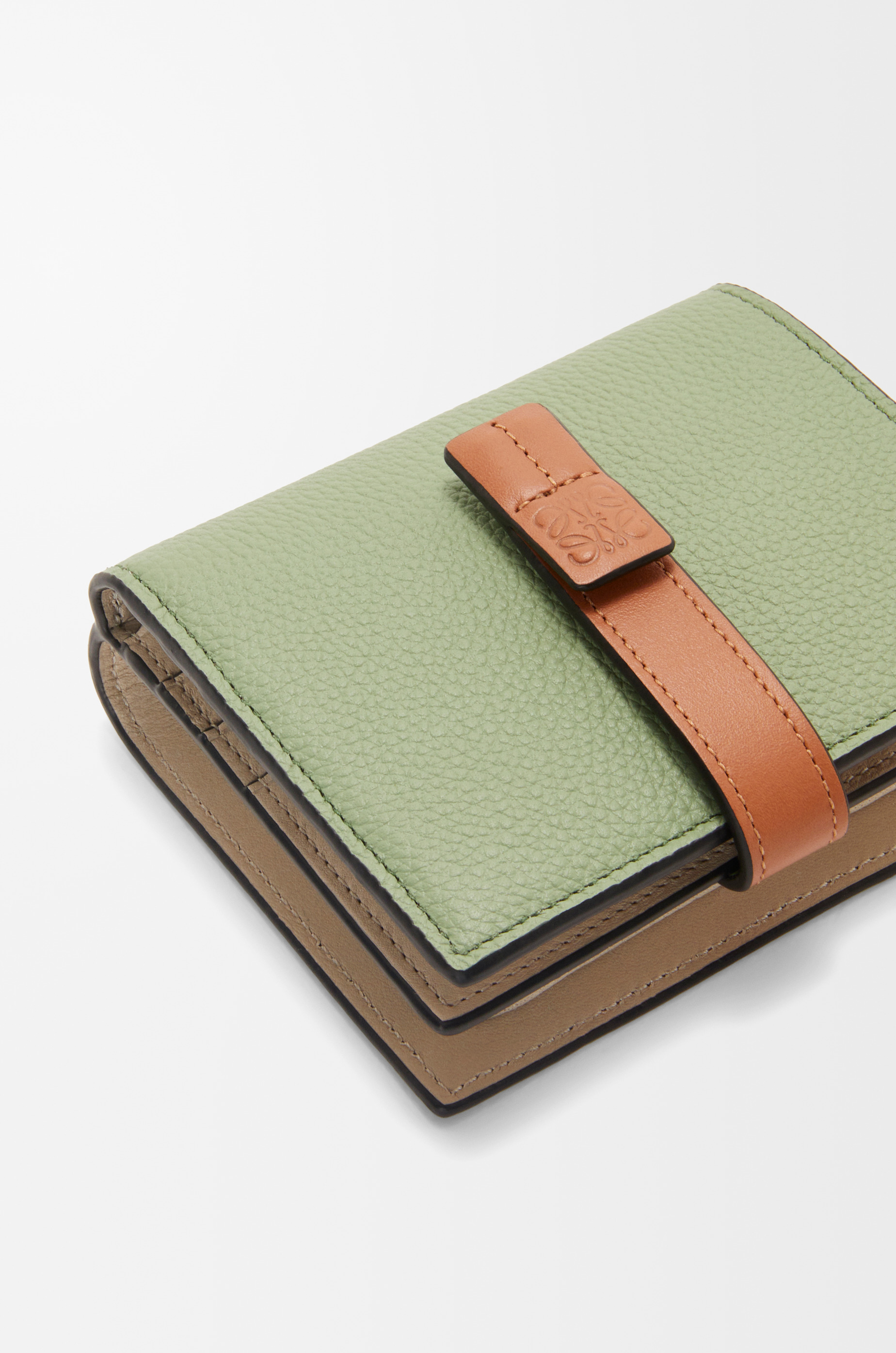 Compact zip wallet in soft grained calfskin - 5