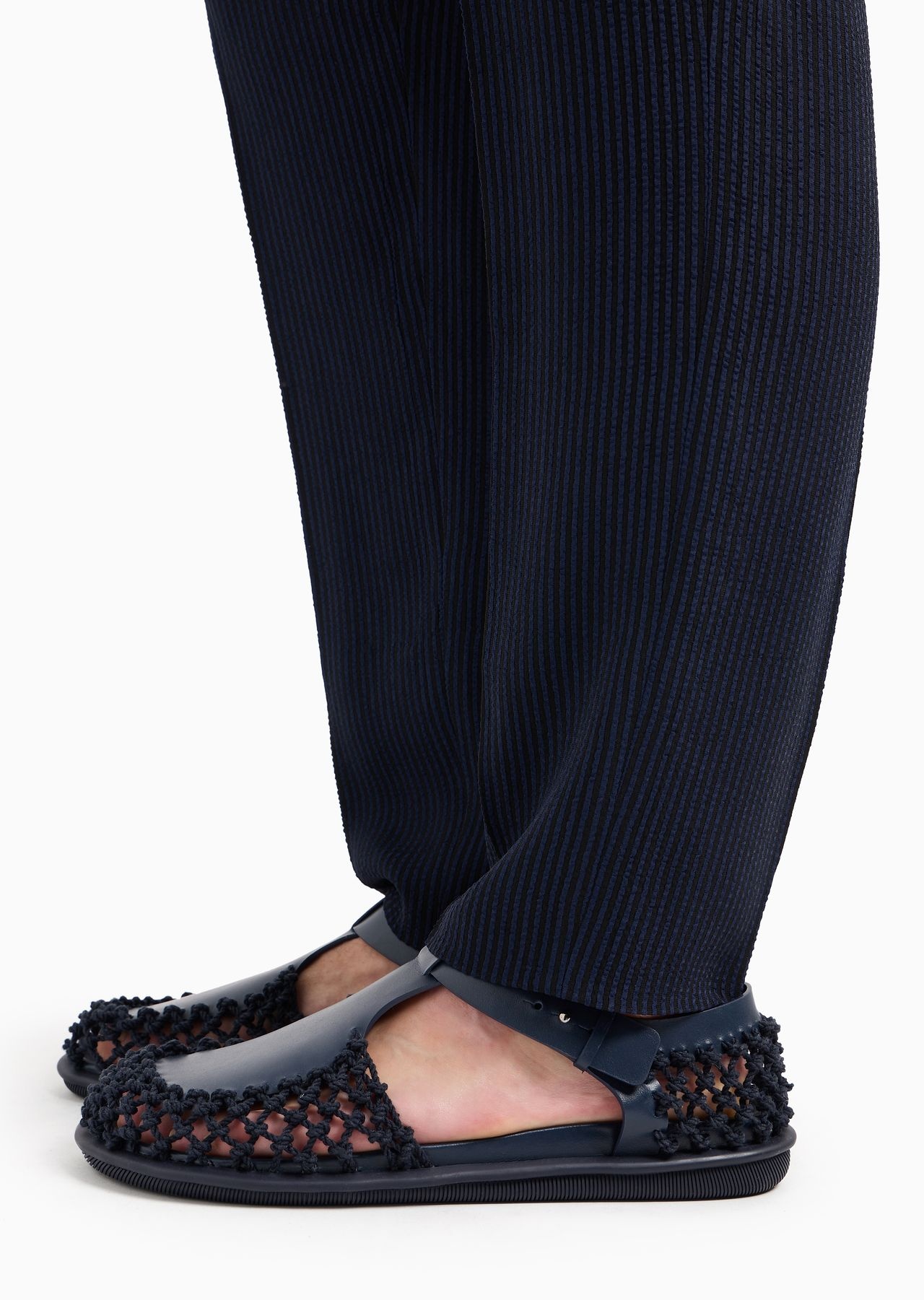 Viscose-blend seersucker double-pleat trousers - 5