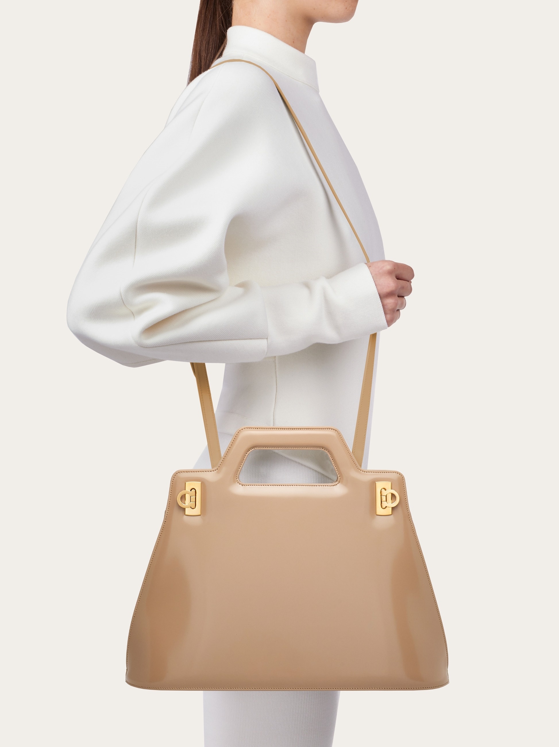 【Ferragamo】Ferragamo wanda top handle【ランク:A】 FERRAGAMO Wanda top handle | REVERSIBLE